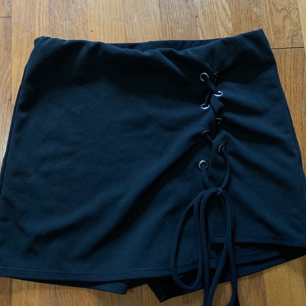 TOBI LACE UP SKORT
